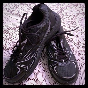 New black Starter tennis shoes
